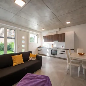 https://housmart-toscana-53-white.emilia-romagnahotels.net
